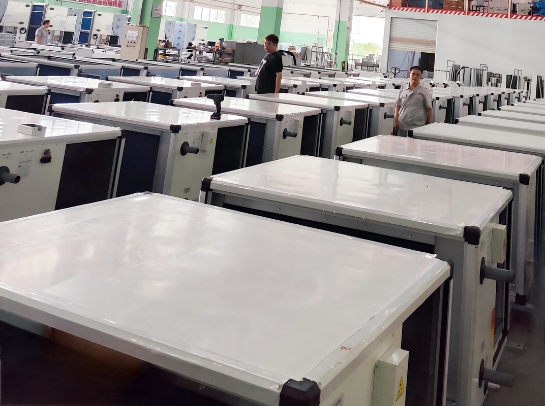 Unità di Trattamento Aria (UTA) a Soffitto con Raffreddamento e Riscaldamento per Spazi Commerciali
